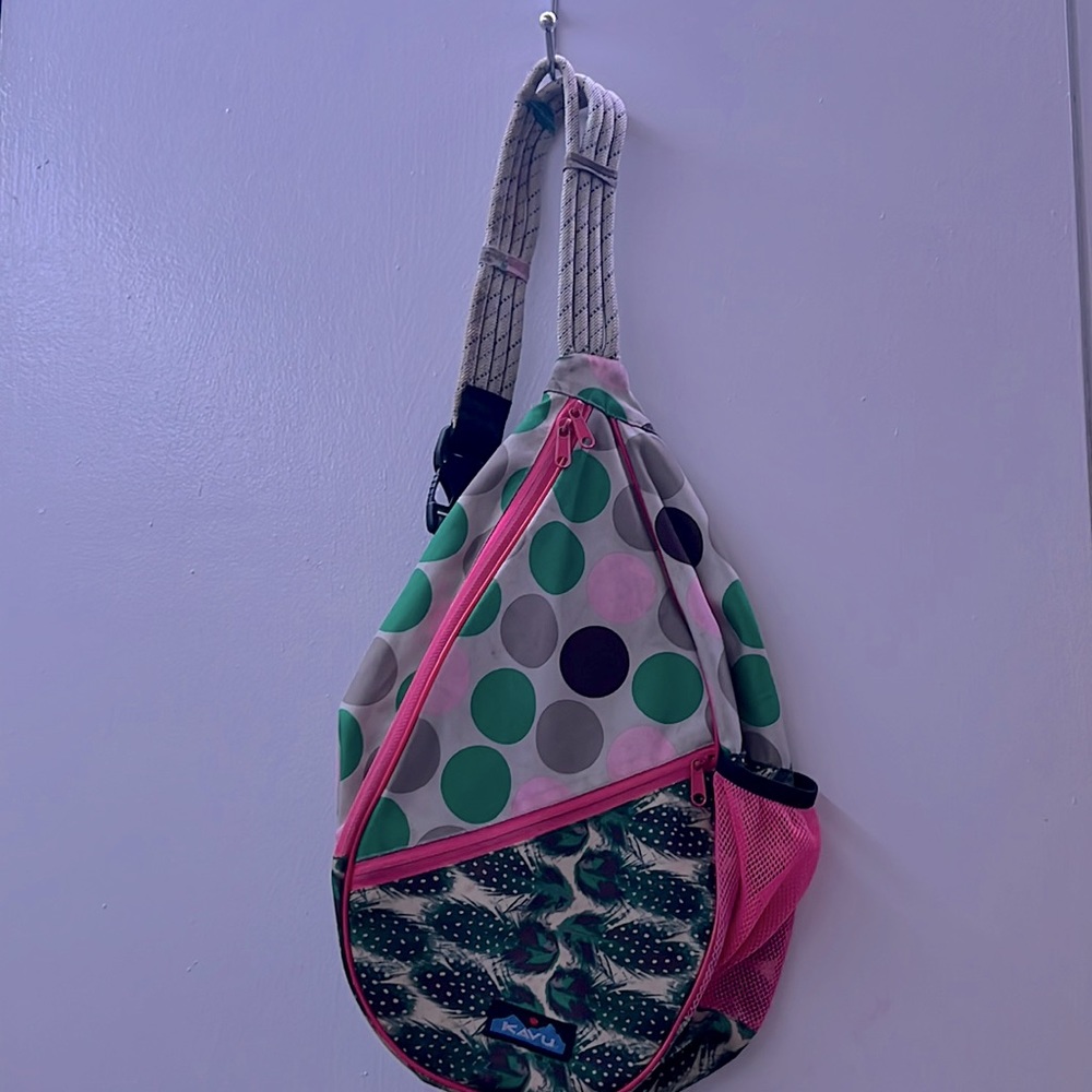 A crossover body purse
